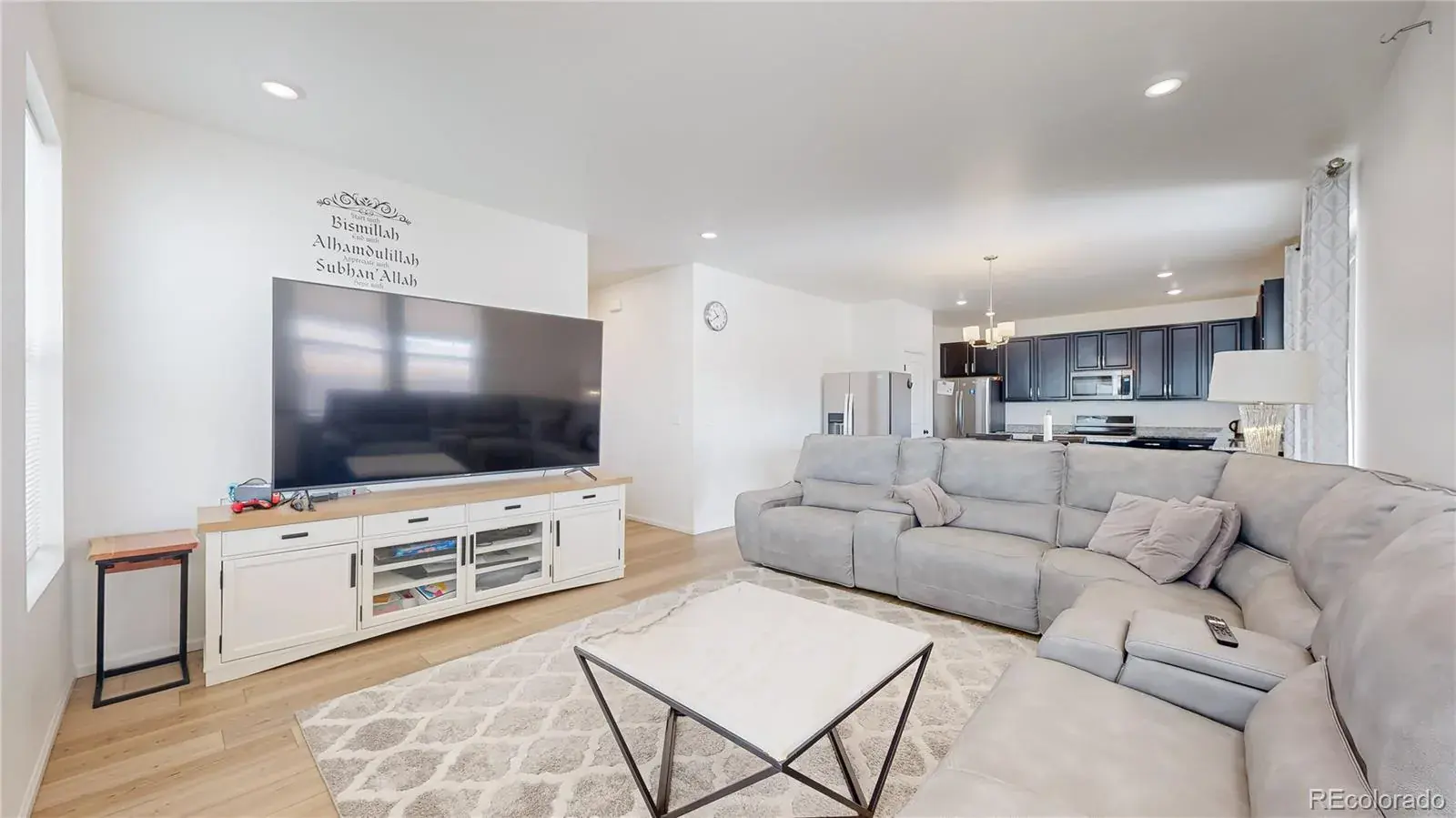 27584 E 6th Drive Aurora CO 80018 | MLS #REC3567229 02112026200537 1600 4