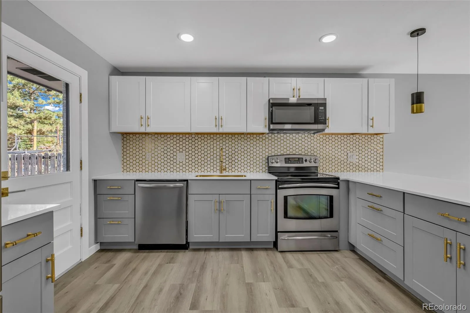 2189 S Coors Circle Lakewood CO 80228 | MLS #REC3580312 09232026084023 1600 10