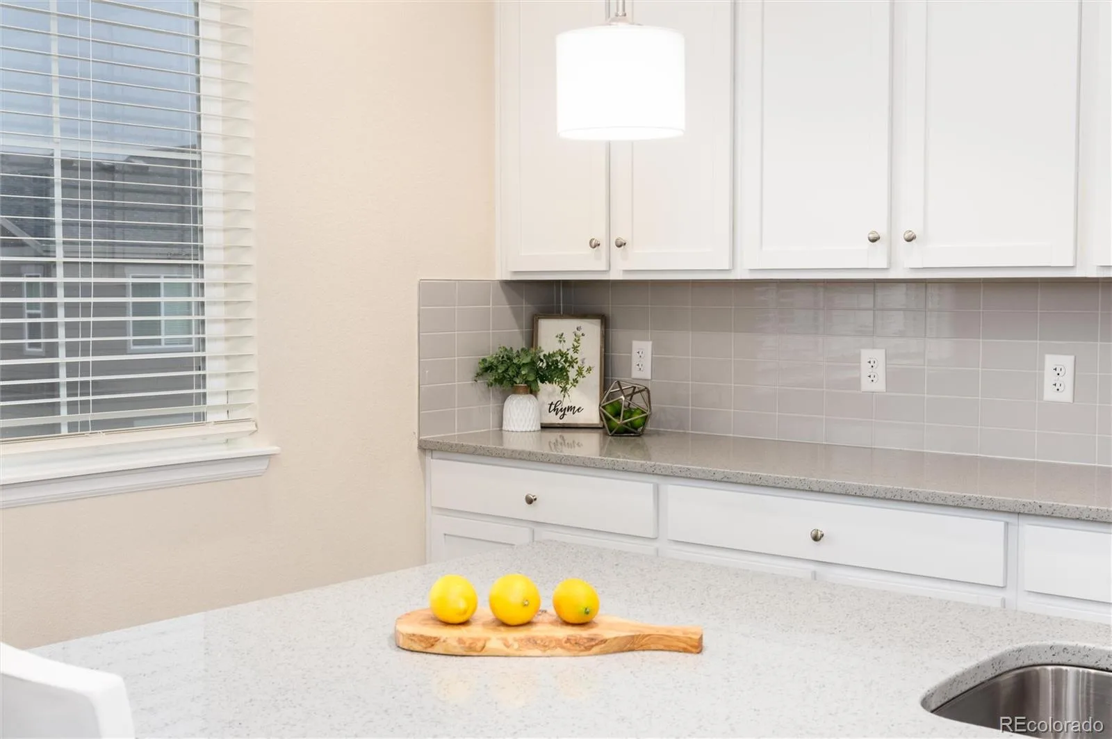 7376 S White Crow Way Aurora CO 80016 | MLS #REC3580993 07242026155537 1600 12