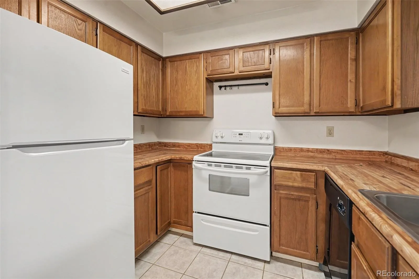 8106 Gray Court #468 Arvada CO 80003 | MLS #REC3582150 08282026202358 1600 5