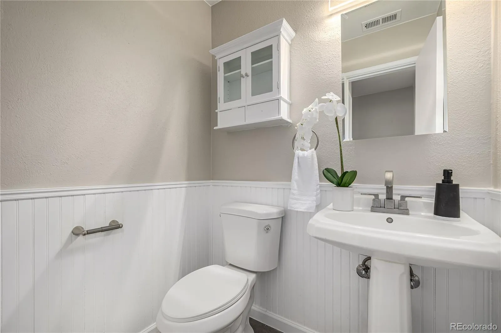 2540 S Jasmine Street Denver CO 80222 MLS #REC3585055 05152026211159 1600 42
