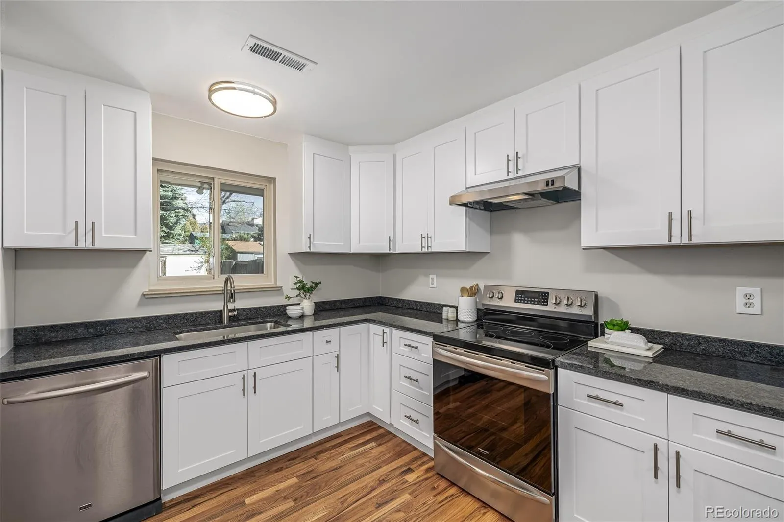 2540 S Jasmine Street Denver CO 80222 MLS #REC3585055 05152026211159 1600 8