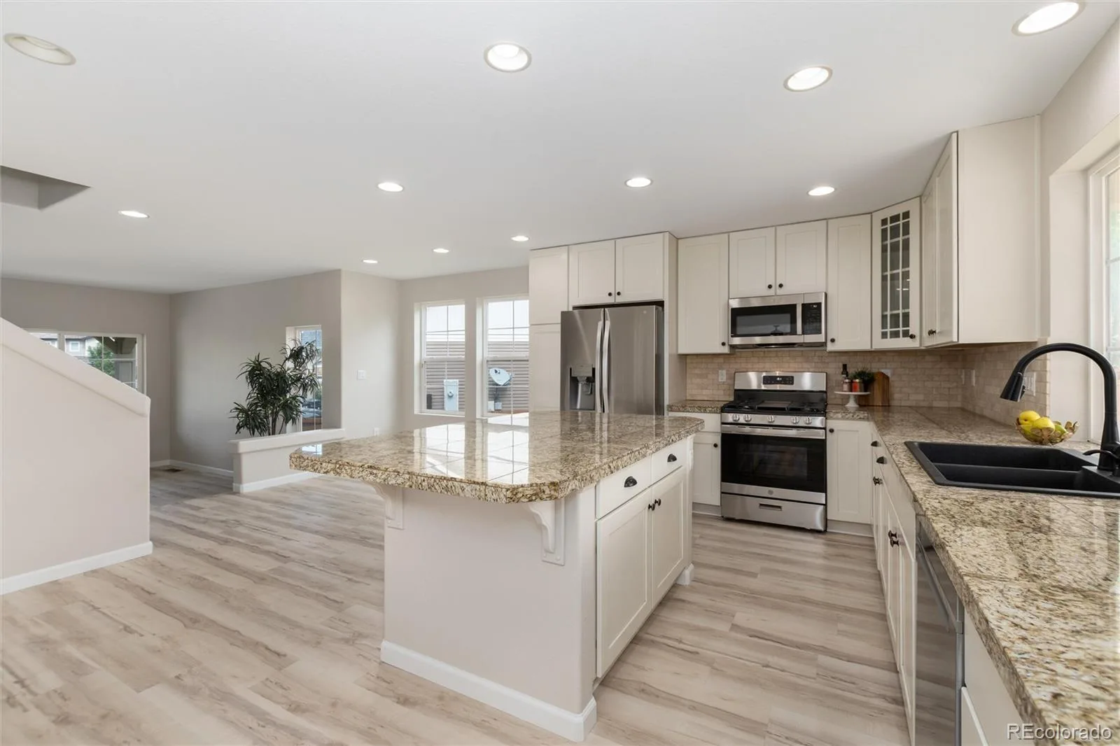 4068 Silver Swan Place Castle Rock CO 80109 | MLS #REC3585136 08292026020847 1600 13