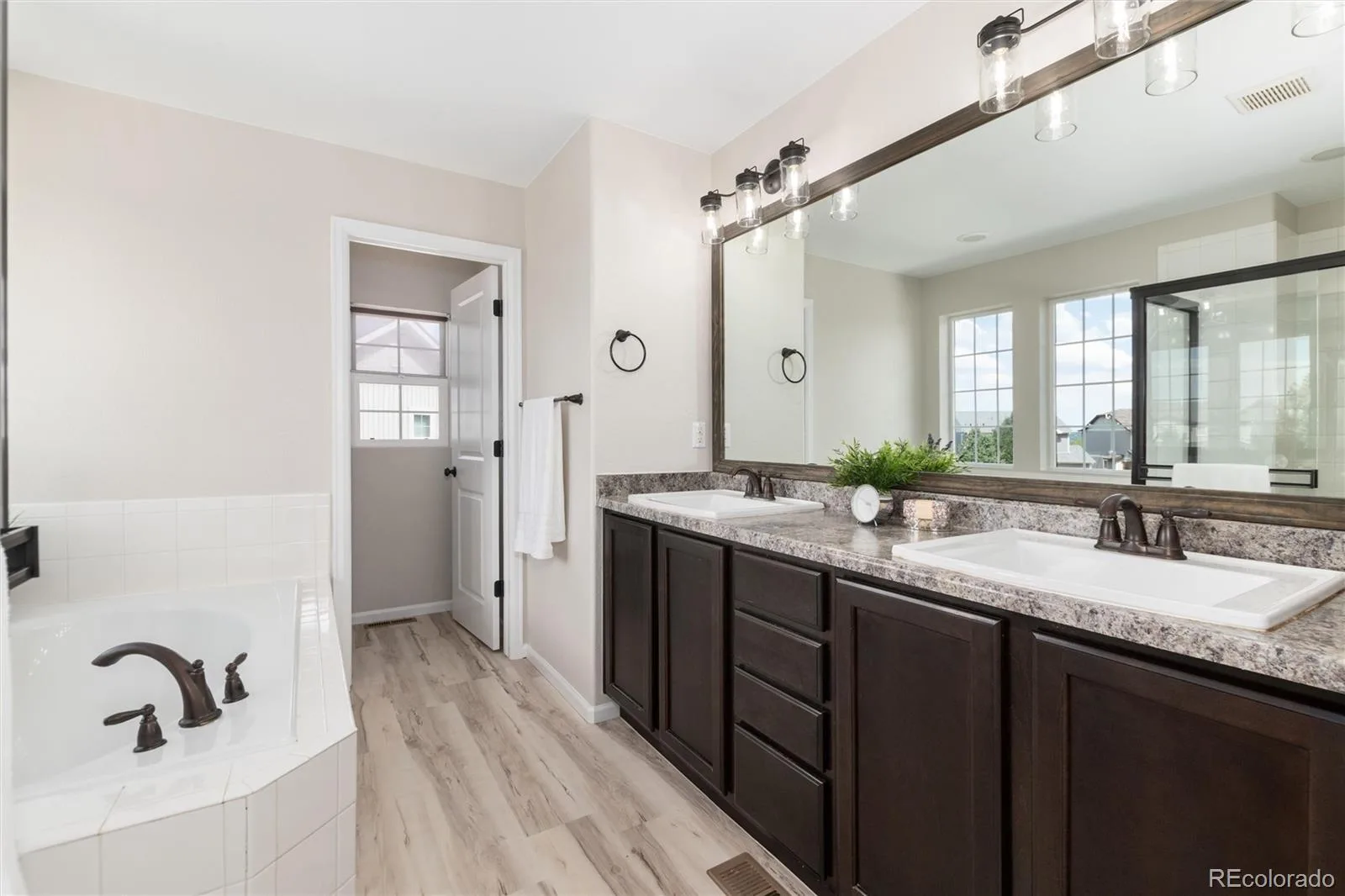 4068 Silver Swan Place Castle Rock CO 80109 | MLS #REC3585136 08292026020847 1600 24