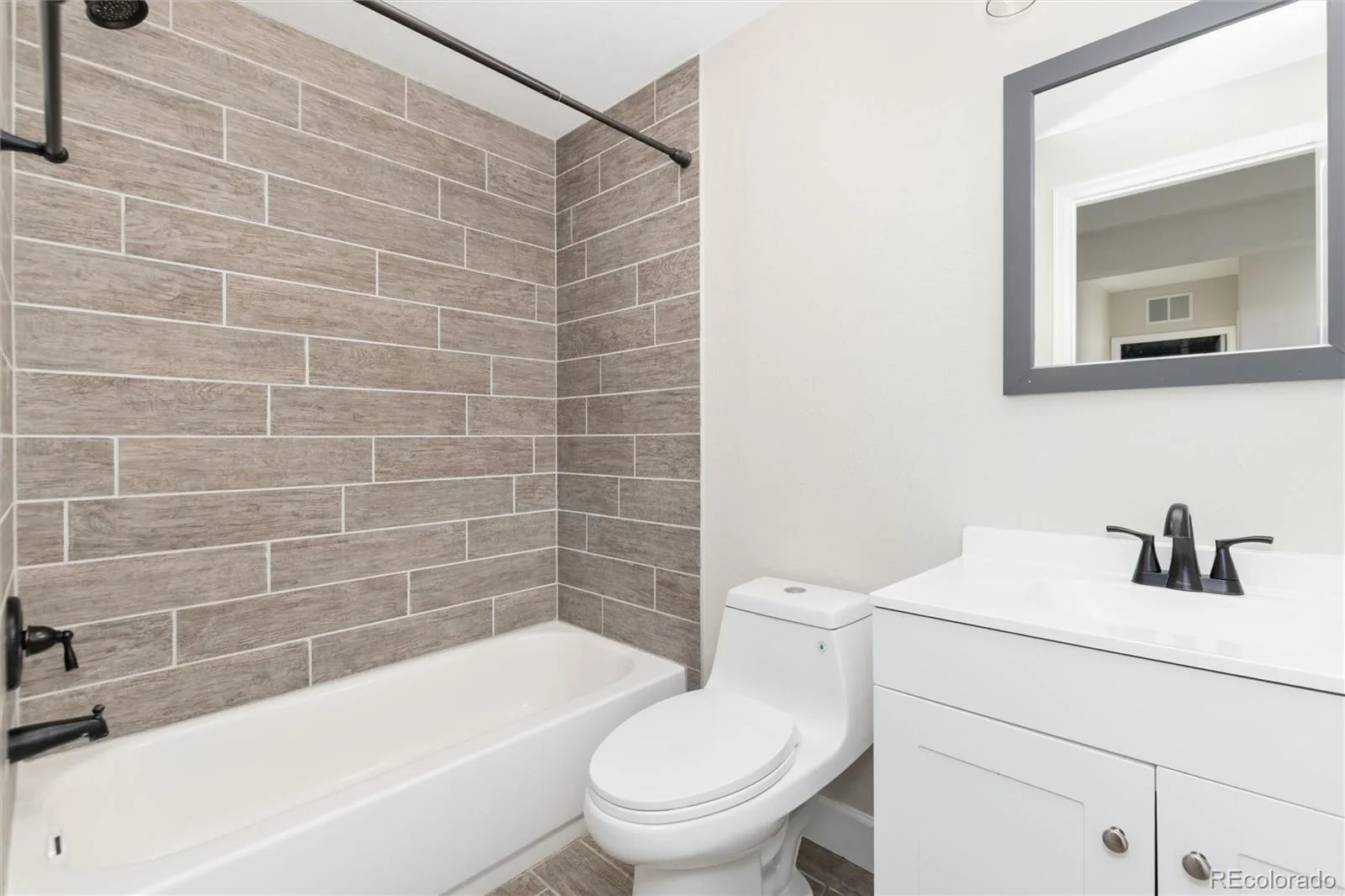 4068 Silver Swan Place Castle Rock CO 80109 | MLS #REC3585136 08292026020847 1600 39