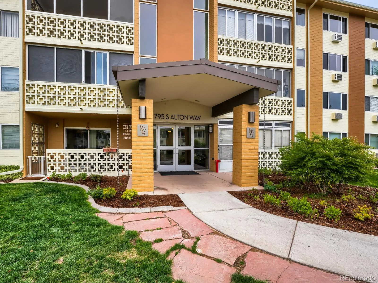 795 S Alton Way #8C Denver CO 80247 | MLS #REC3589412 08222026004103 1600 1
