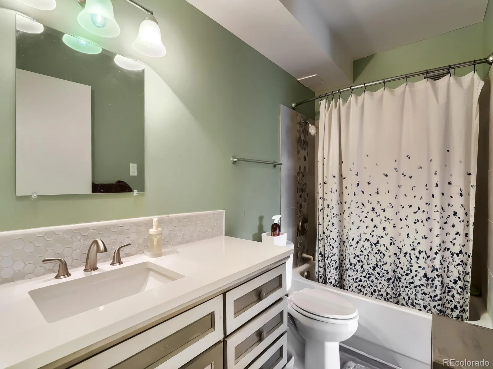 795 S Alton Way #8C Denver CO 80247 | MLS #REC3589412 08222026004103 1600 22