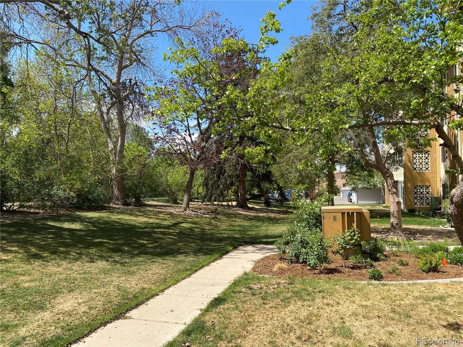 795 S Alton Way #8C Denver CO 80247 | MLS #REC3589412 08222026004103 1600 3