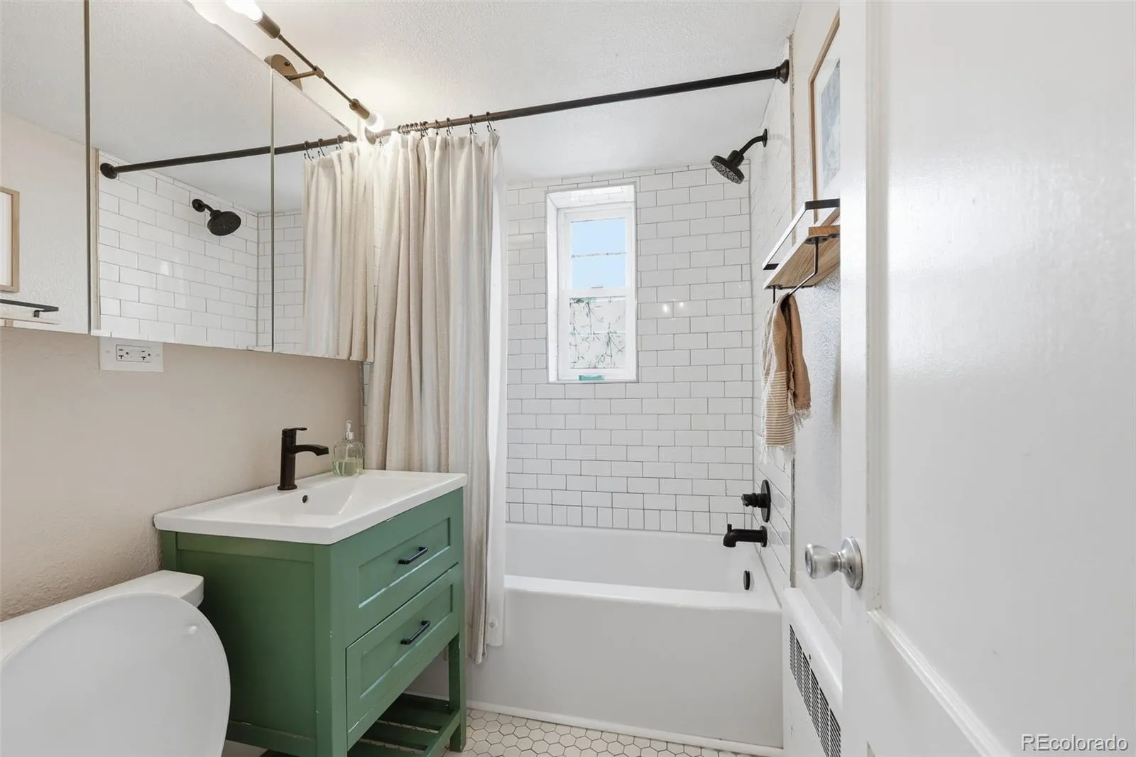 04152026215736 1600 8