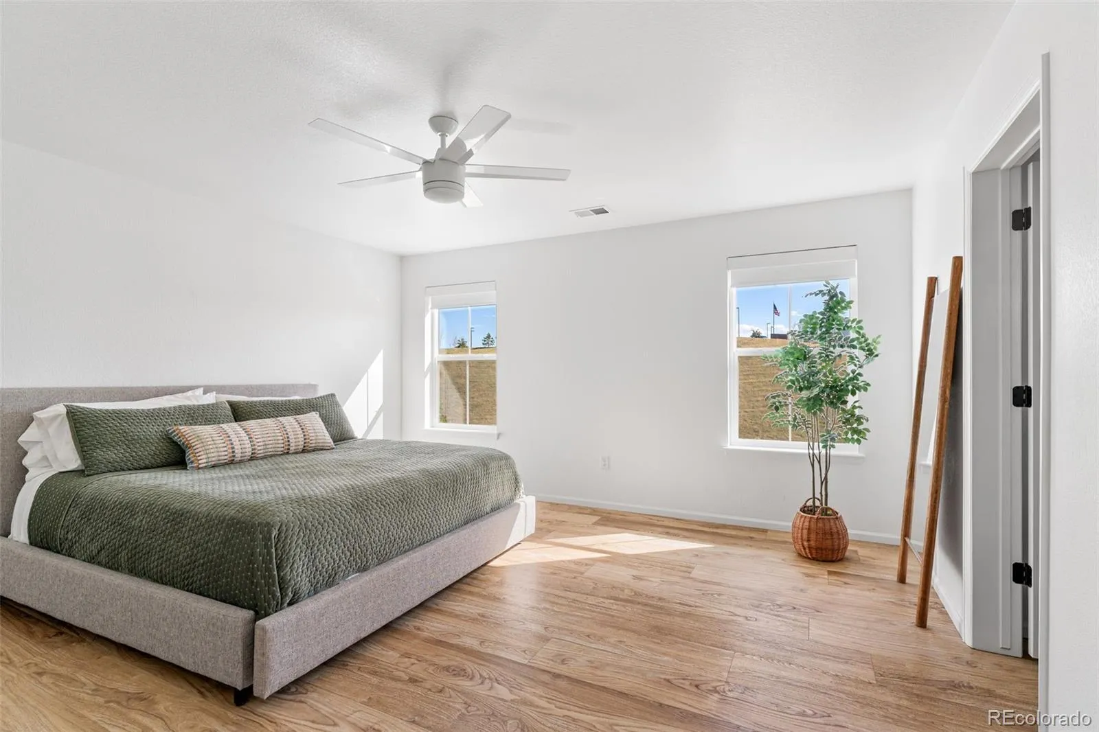 7281 S Vandriver Way Aurora CO 80016 MLS #REC3603292 05142026211343 1600 20