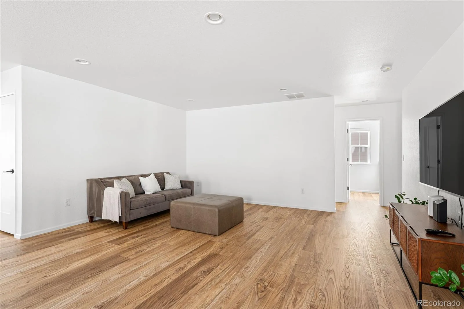 7281 S Vandriver Way Aurora CO 80016 | MLS #REC3603292 08152026194832 1600 19