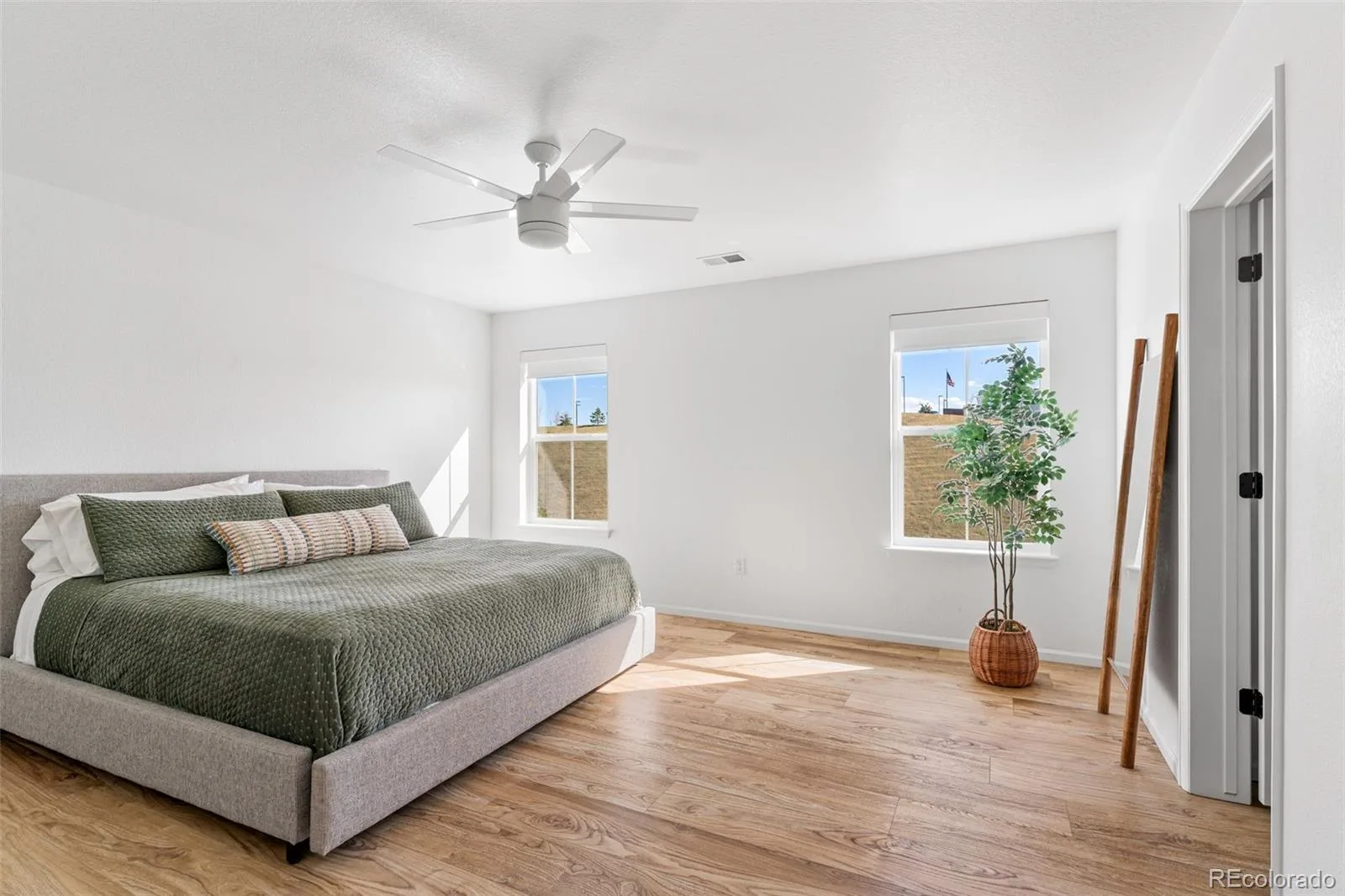 7281 S Vandriver Way Aurora CO 80016 | MLS #REC3603292 08152026194832 1600 20