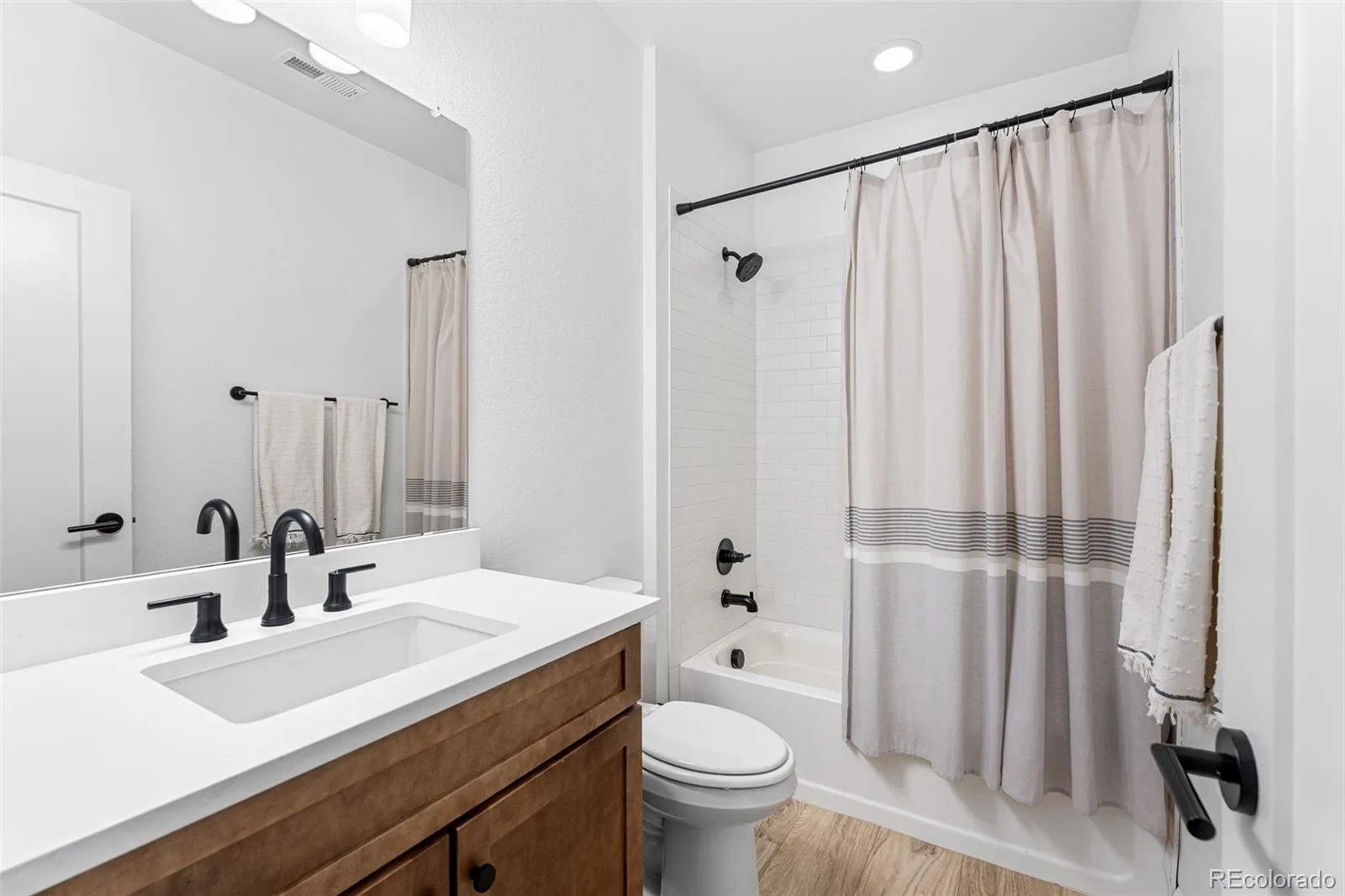 7281 S Vandriver Way Aurora CO 80016 | MLS #REC3603292 08152026194832 1600 33