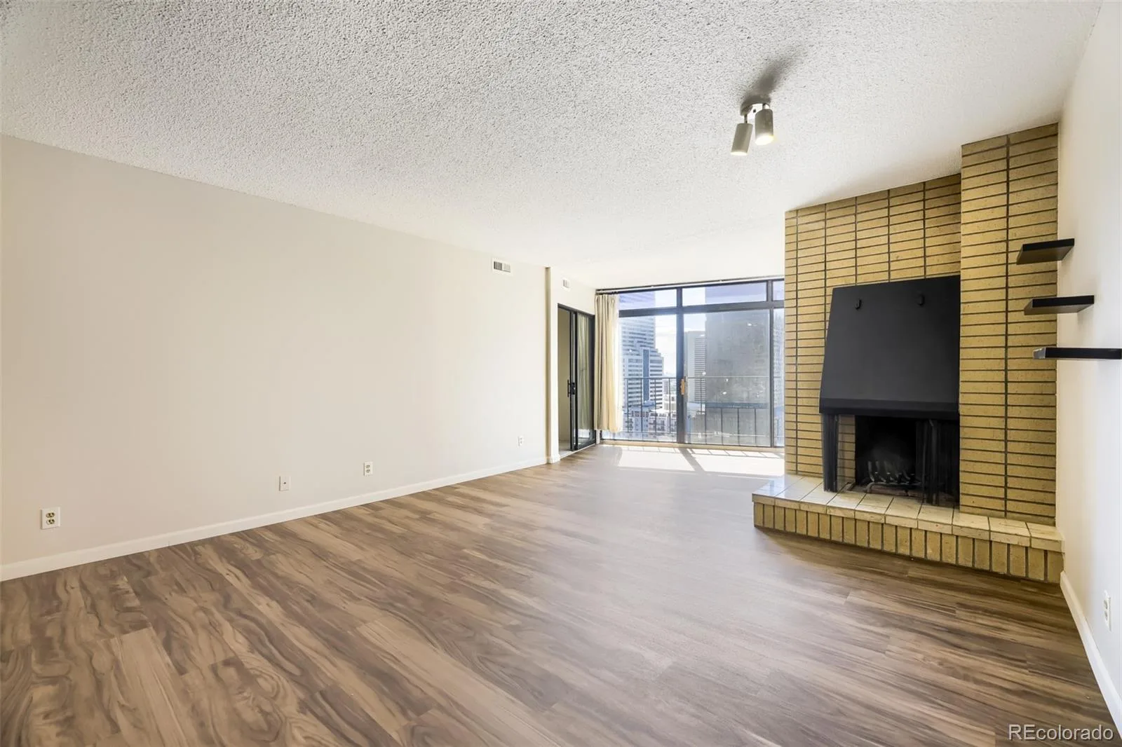 1777 Larimer Street #2105 Denver CO 80202 MLS #REC3607395 07132026051519 1600 8