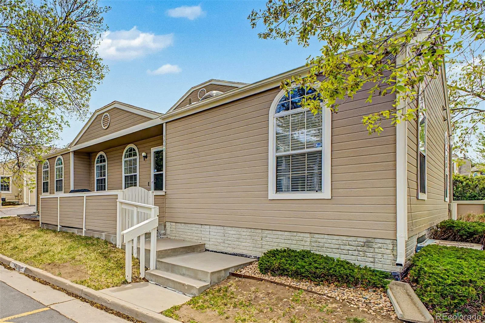 5868 W Asbury Place Lakewood CO 80227 | MLS #REC3609720 08012026165538 1600 2