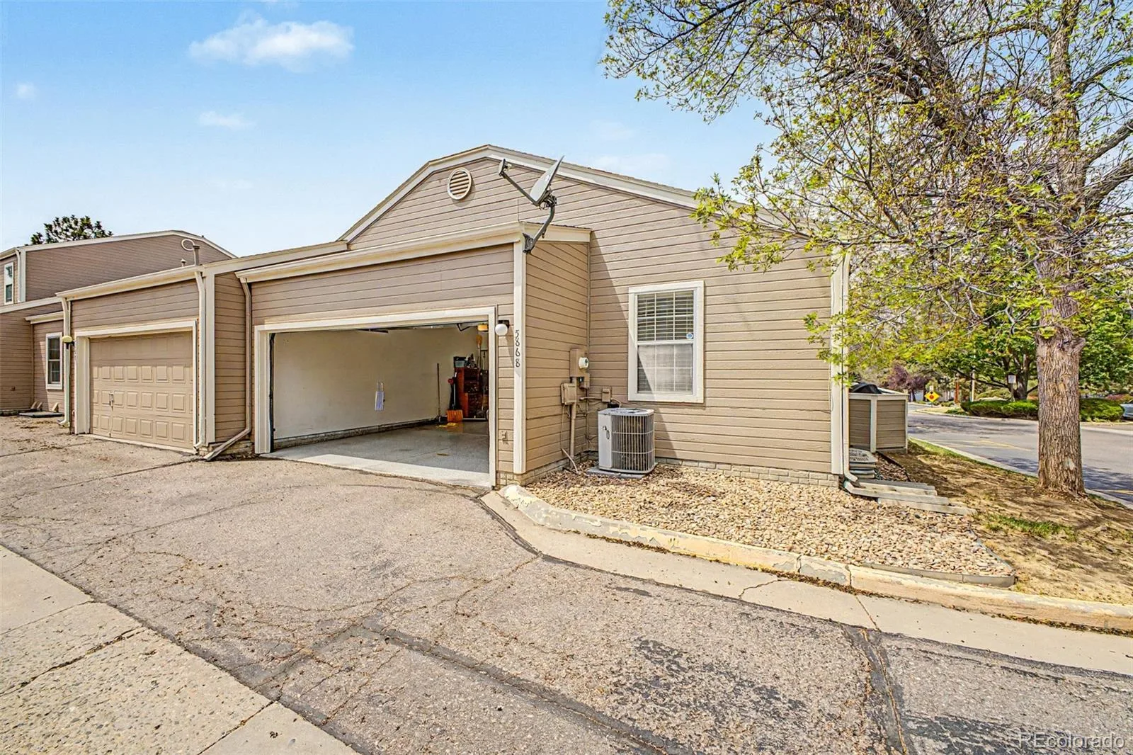 5868 W Asbury Place Lakewood CO 80227 | MLS #REC3609720 08012026165538 1600 31