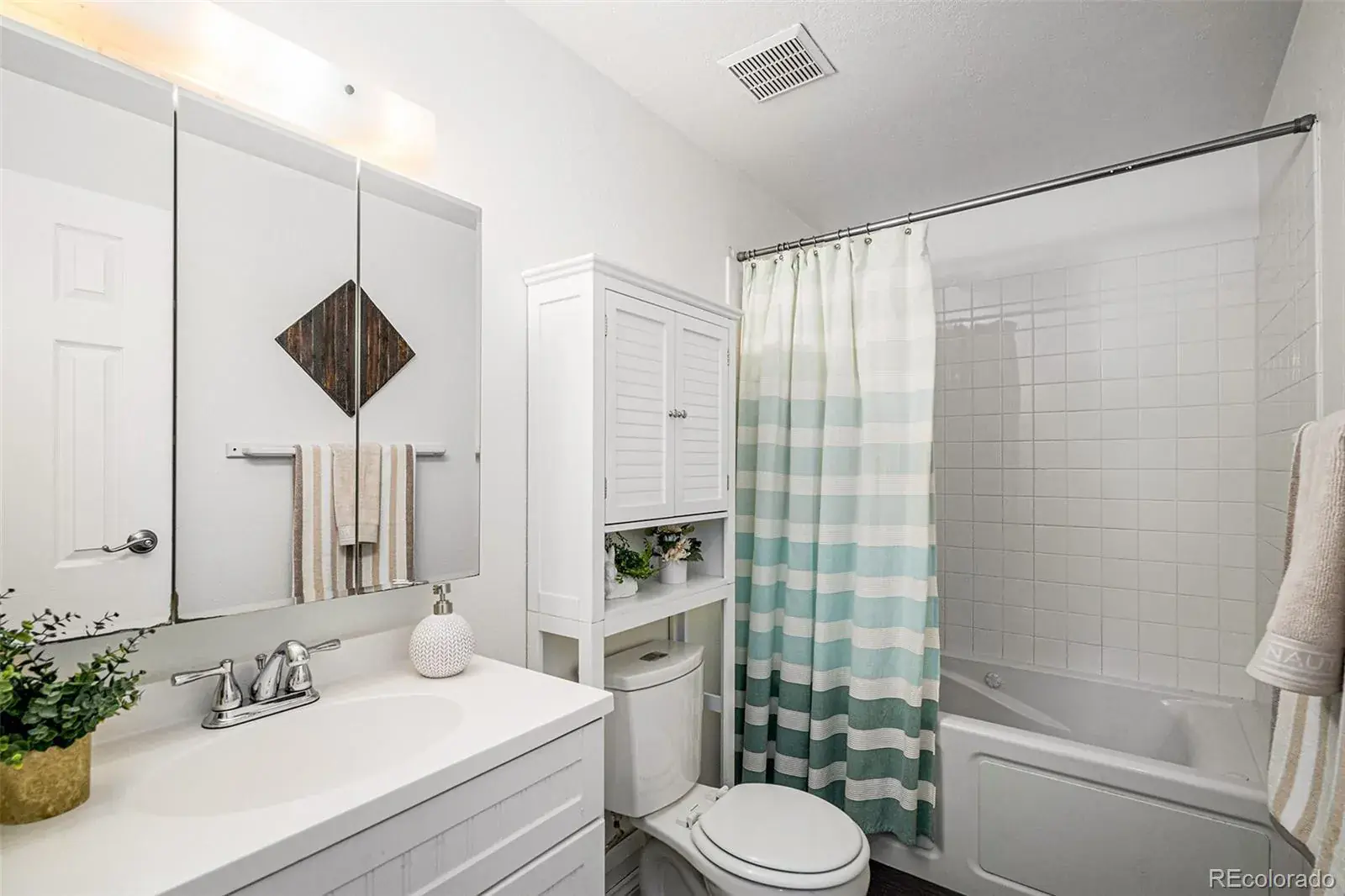 64 Nome Way #A Aurora CO 80012 MLS #REC3610903 01292026165001 1600 14