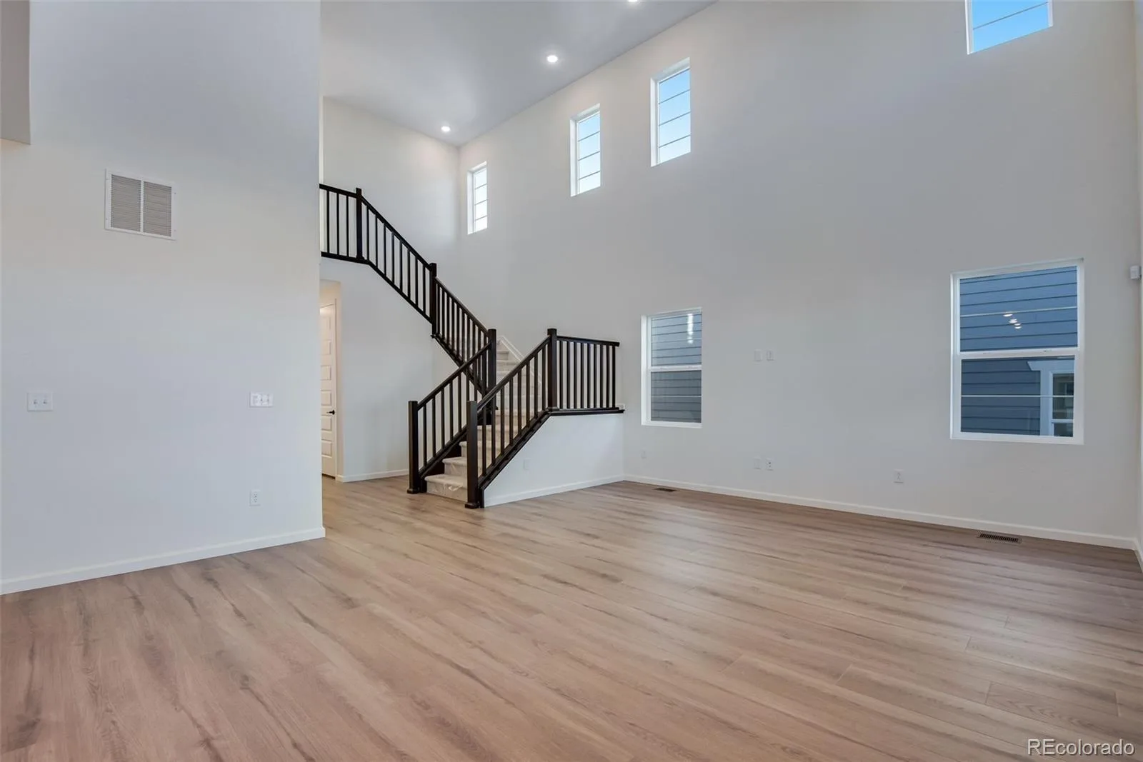8556 Eckley Street Littleton CO 80125 | MLS #REC3613674 06092026011257 1600 17