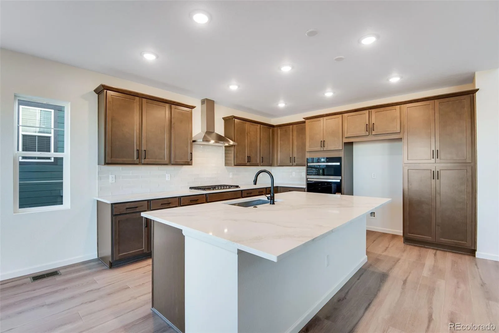 8556 Eckley Street Littleton CO 80125 | MLS #REC3613674 06092026011257 1600 19