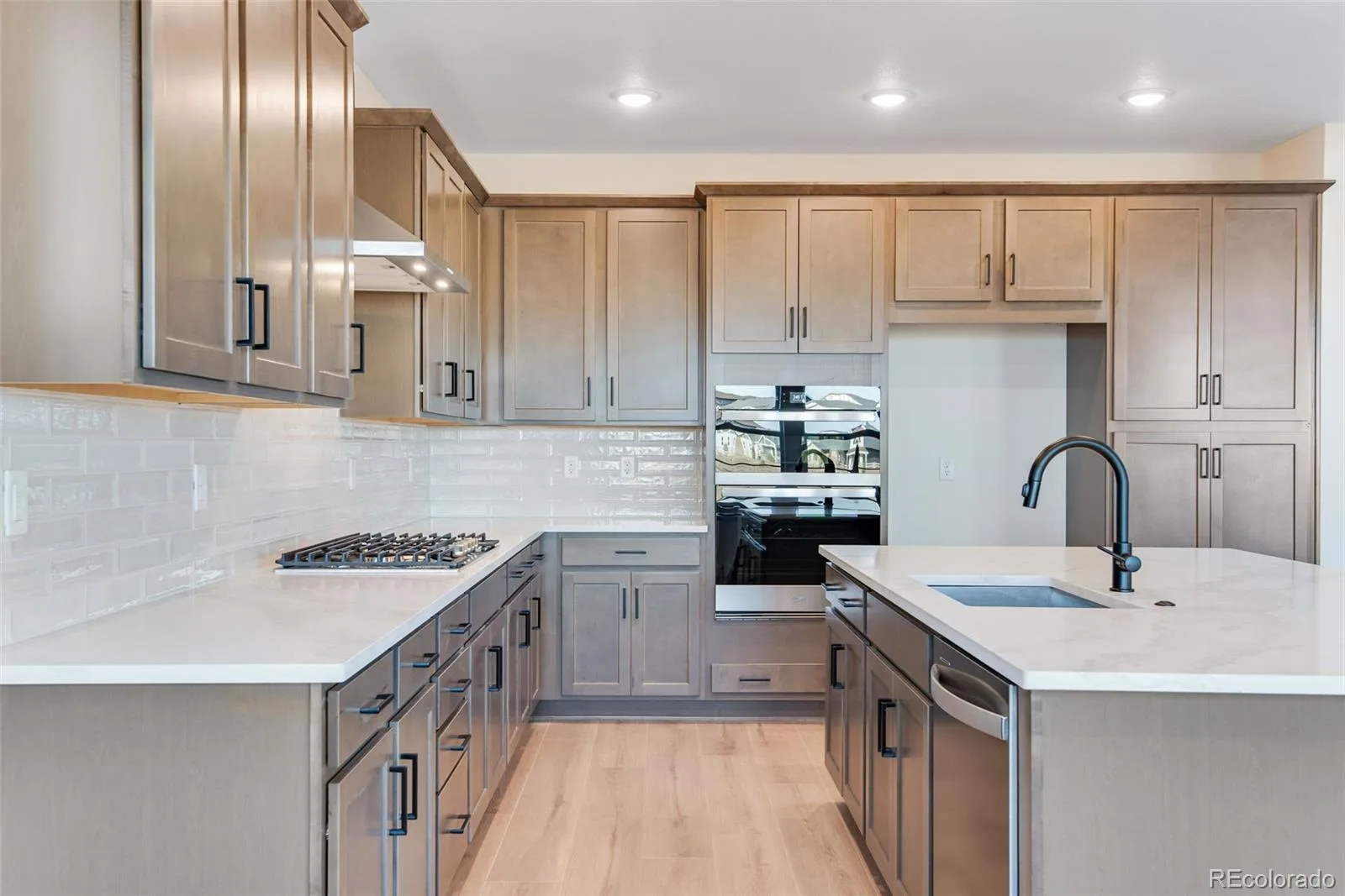 8556 Eckley Street Littleton CO 80125 | MLS #REC3613674 06092026011257 1600 25
