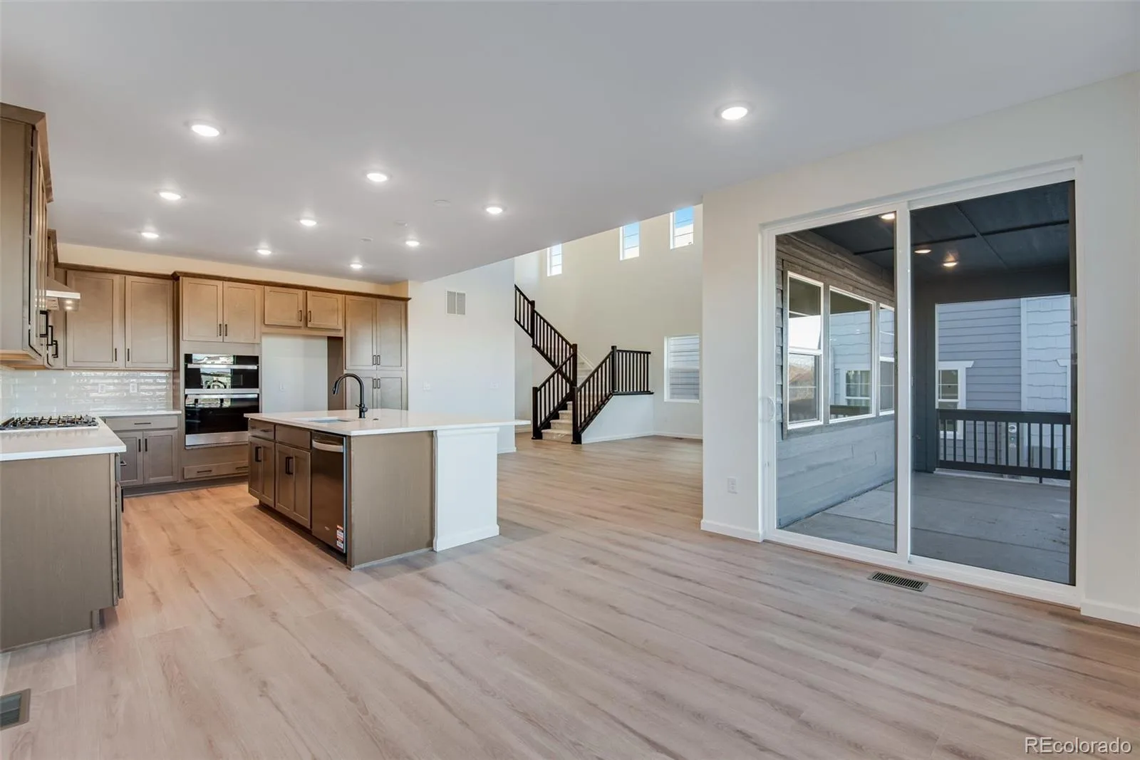 8556 Eckley Street Littleton CO 80125 | MLS #REC3613674 06092026011257 1600 32