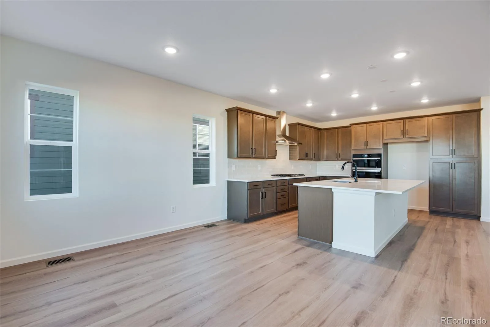 8556 Eckley Street Littleton CO 80125 | MLS #REC3613674 06092026011257 1600 33