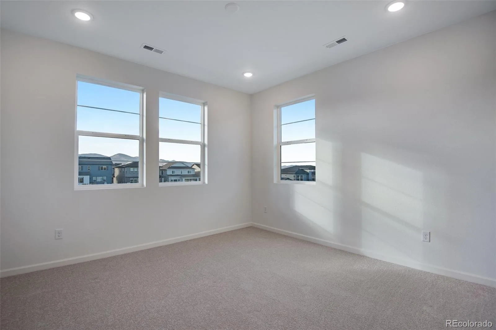 8556 Eckley Street Littleton CO 80125 | MLS #REC3613674 06092026011257 1600 34