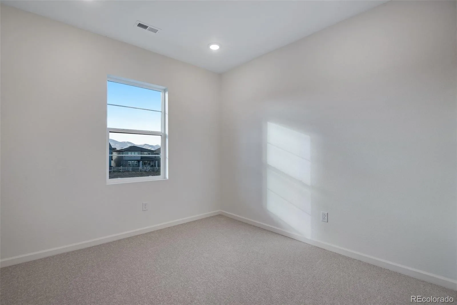 8556 Eckley Street Littleton CO 80125 | MLS #REC3613674 06092026011257 1600 36