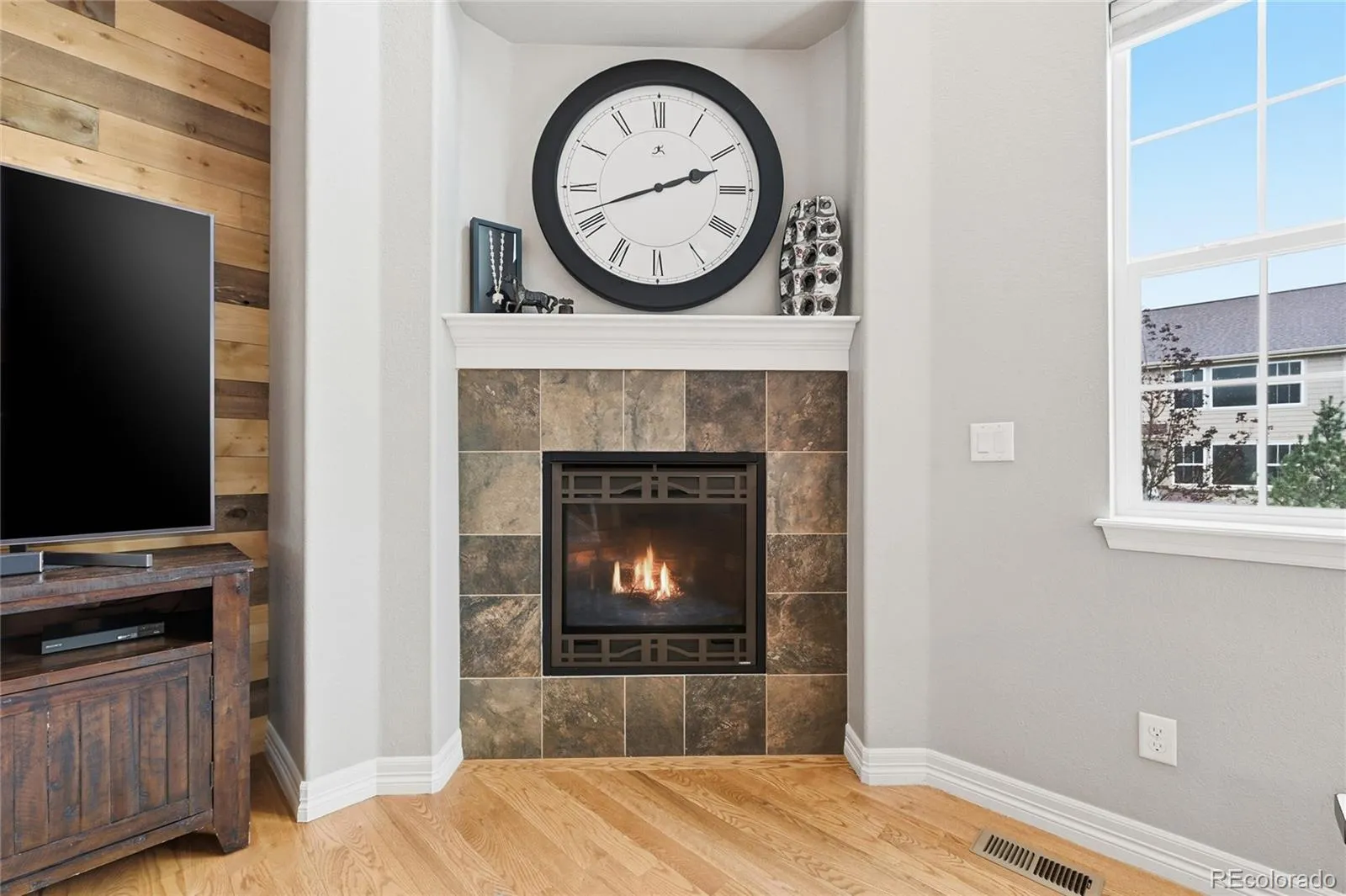 6000 S Little River Way Aurora CO 80016 MLS #REC3614393 05022026161917 1600 11