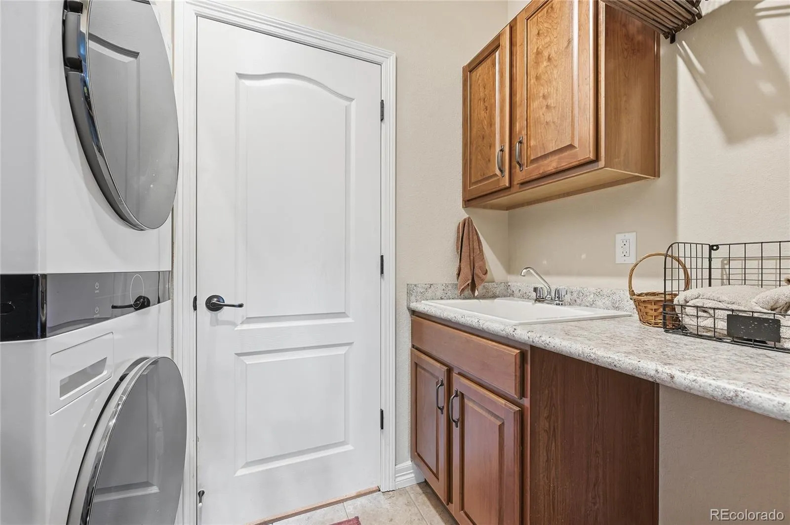 6000 S Little River Way Aurora CO 80016 MLS #REC3614393 05022026161917 1600 15