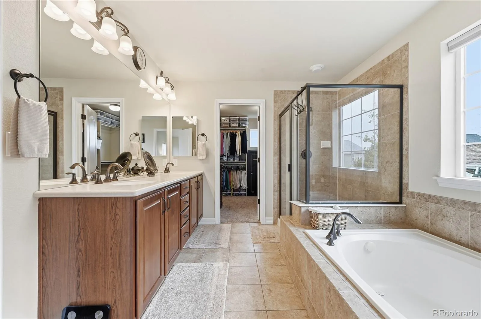 6000 S Little River Way Aurora CO 80016 MLS #REC3614393 05022026161917 1600 20