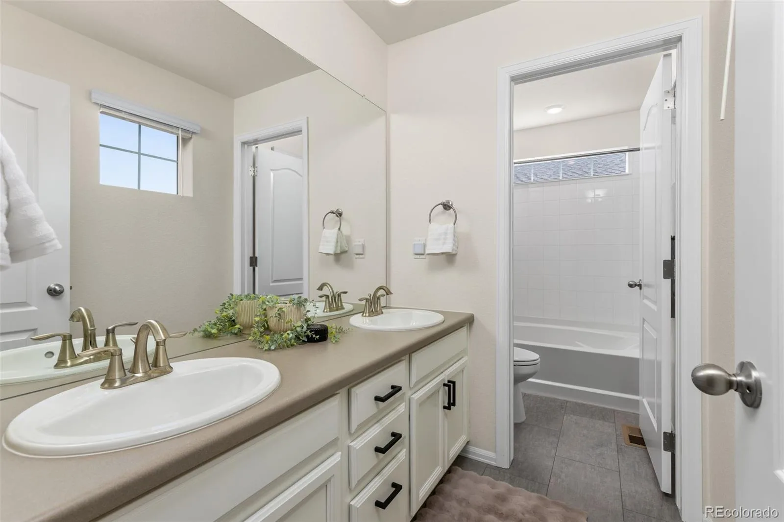 26265 E Canal Place Aurora CO 80018 | MLS #REC3630026 08172026182159 1600 24