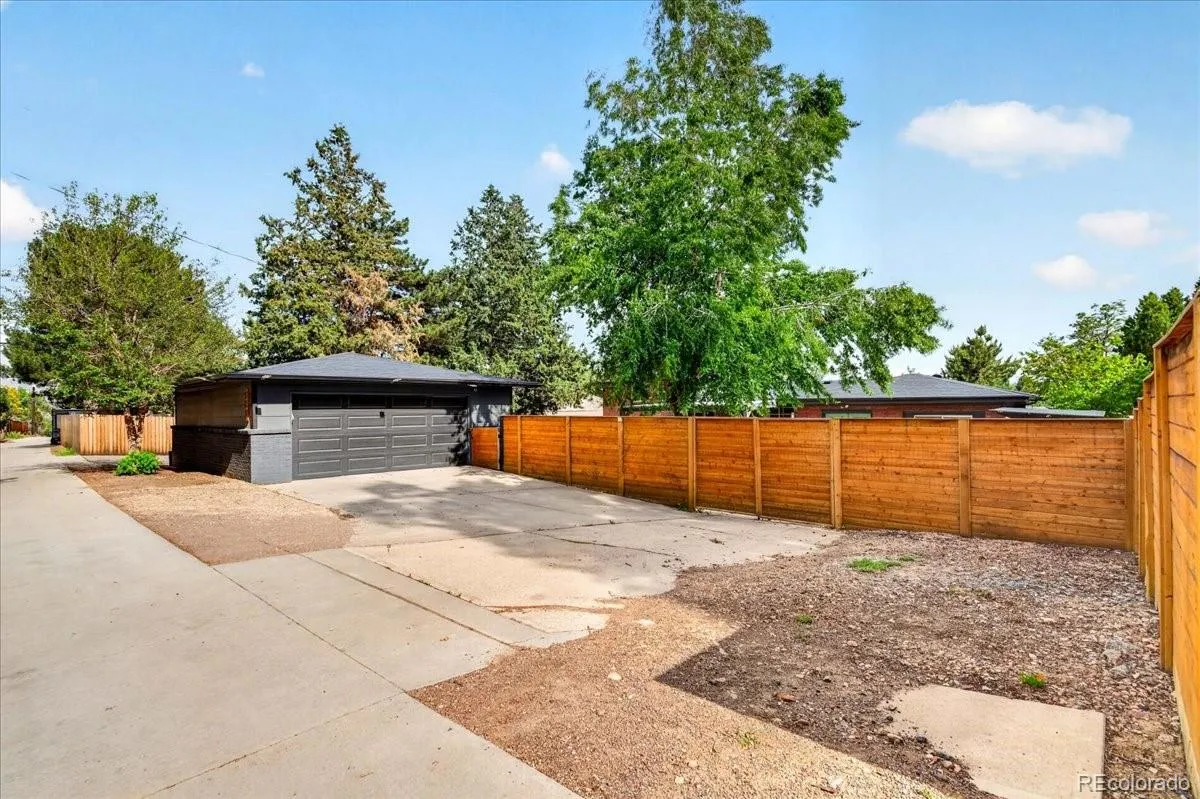 325 W Midway Boulevard Broomfield CO 80020 MLS #REC3634607 05242026213805 1200 44