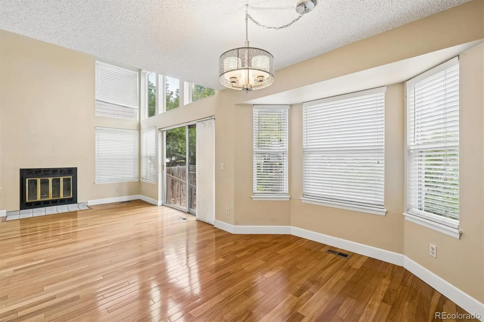 2049 E Phillips Lane Centennial CO 80122 | MLS #REC3634844 08102026193340 1600 11