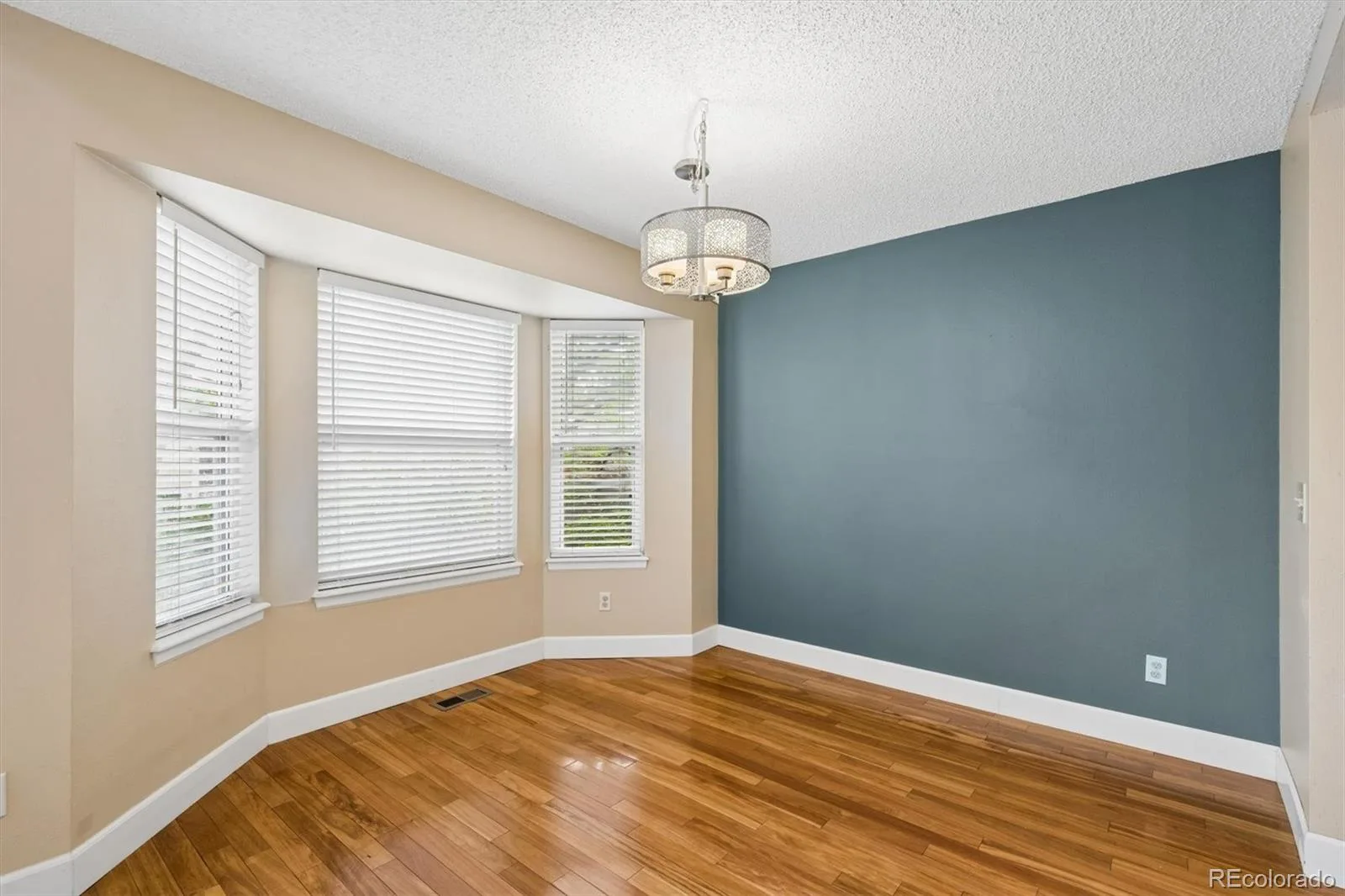 2049 E Phillips Lane Centennial CO 80122 | MLS #REC3634844 08102026193340 1600 13