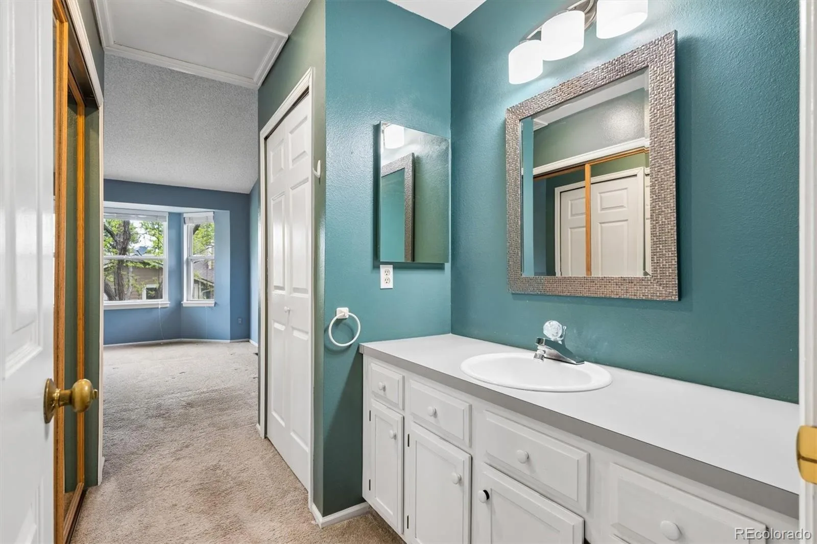 2049 E Phillips Lane Centennial CO 80122 | MLS #REC3634844 08102026193340 1600 18