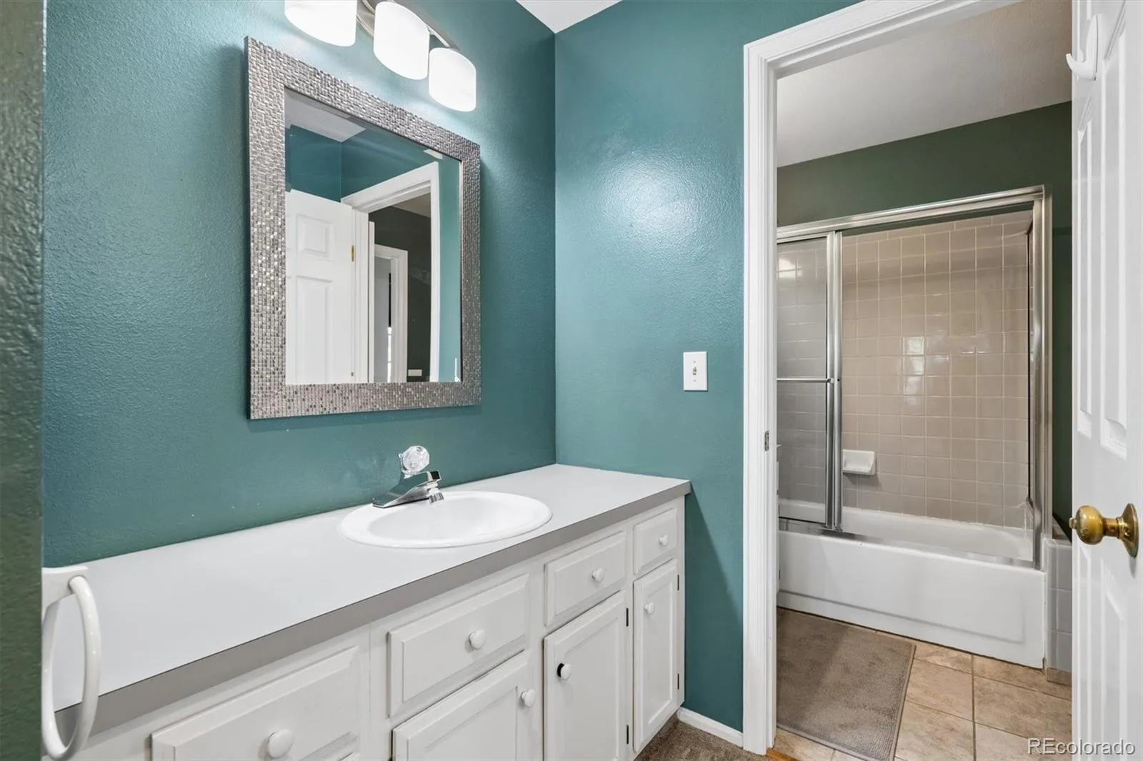2049 E Phillips Lane Centennial CO 80122 | MLS #REC3634844 08102026193340 1600 19
