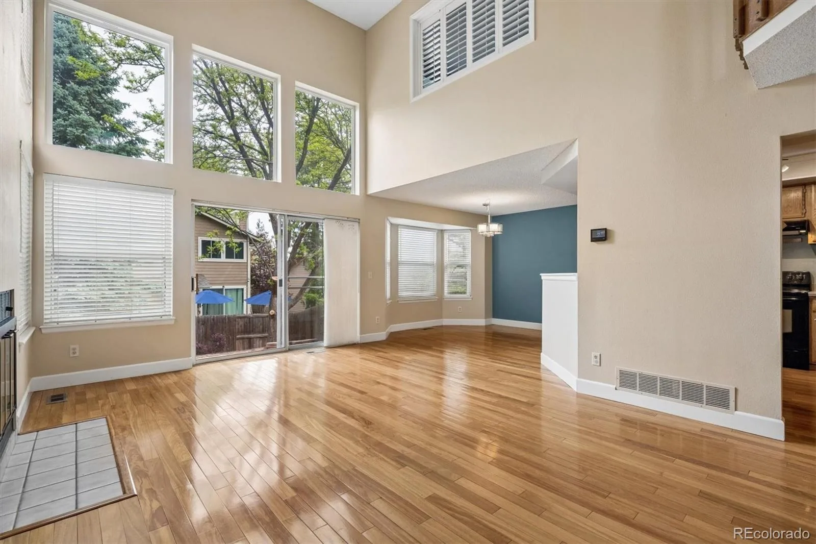 2049 E Phillips Lane Centennial CO 80122 | MLS #REC3634844 08102026193340 1600 2