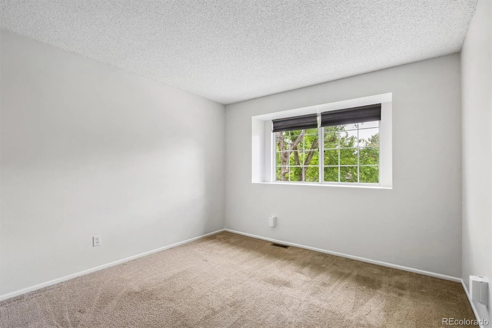 2049 E Phillips Lane Centennial CO 80122 | MLS #REC3634844 08102026193340 1600 22