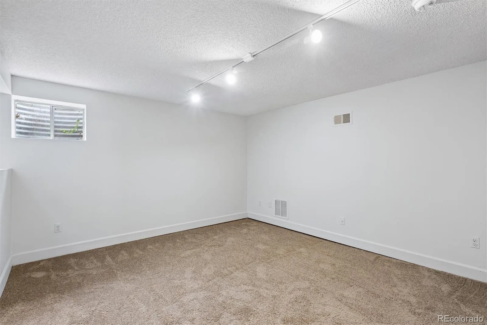 2049 E Phillips Lane Centennial CO 80122 | MLS #REC3634844 08102026193340 1600 24