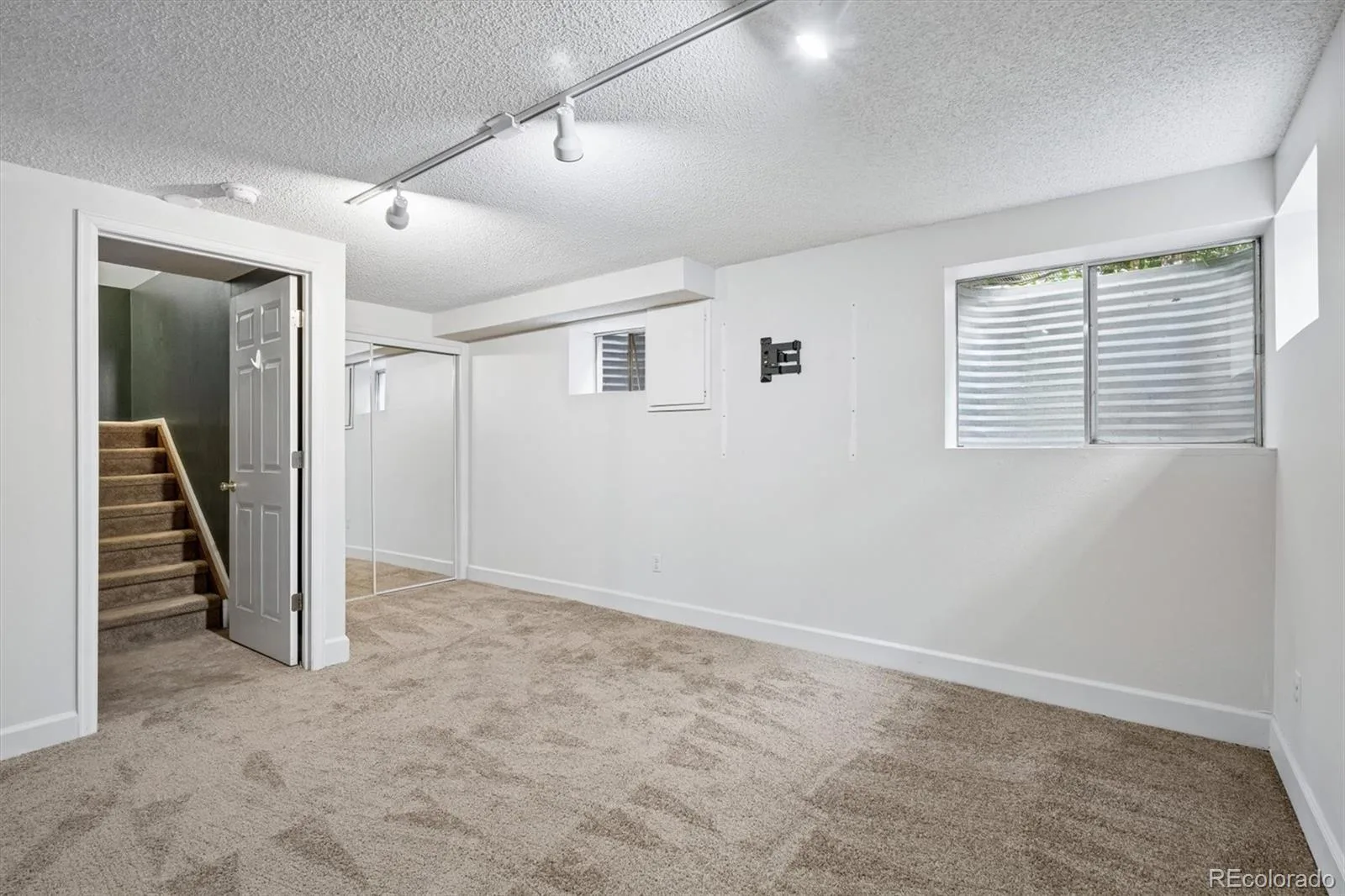 2049 E Phillips Lane Centennial CO 80122 | MLS #REC3634844 08102026193340 1600 25