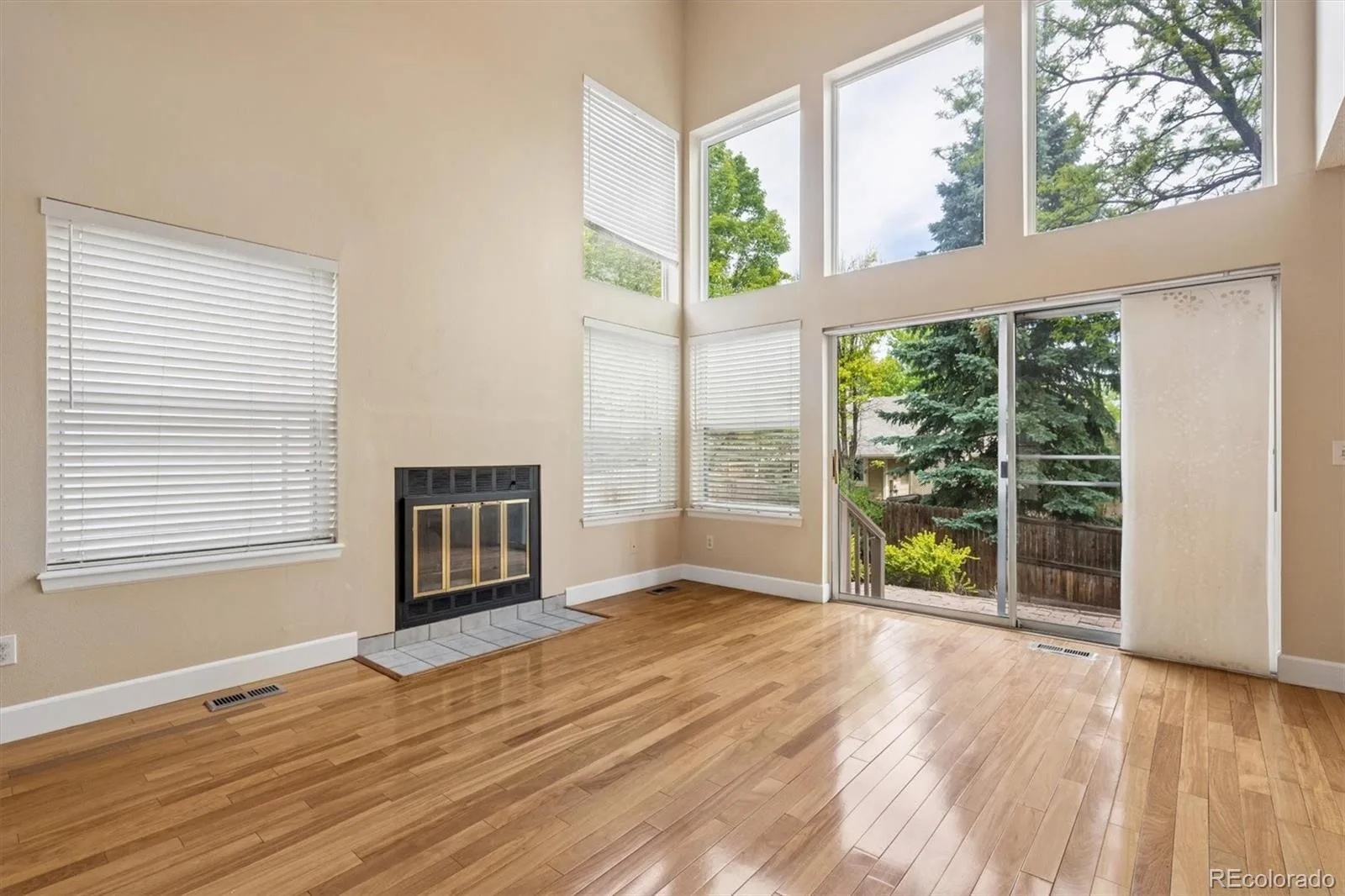 2049 E Phillips Lane Centennial CO 80122 | MLS #REC3634844 08102026193340 1600 5