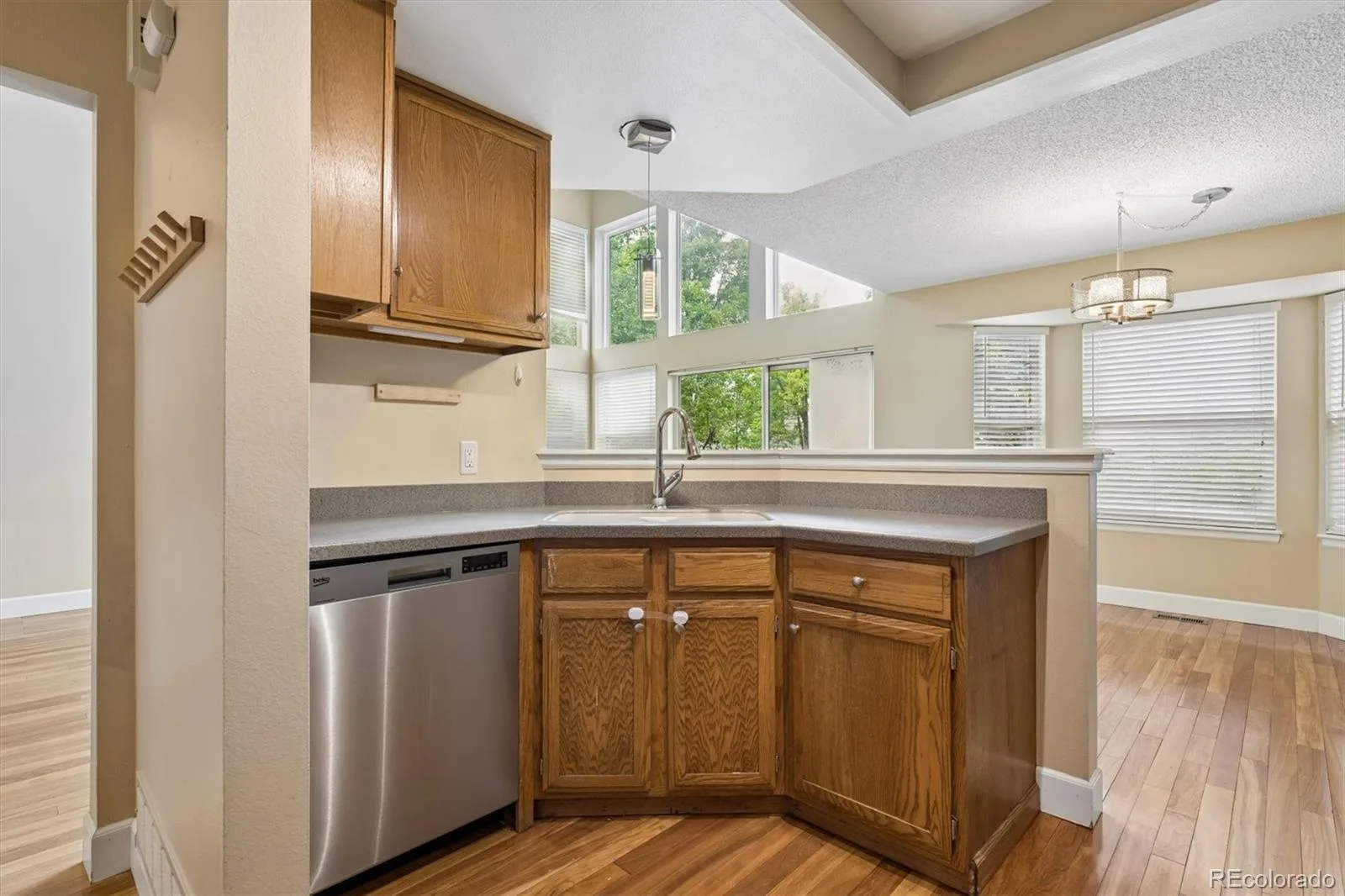 2049 E Phillips Lane Centennial CO 80122 | MLS #REC3634844 08102026193340 1600 9