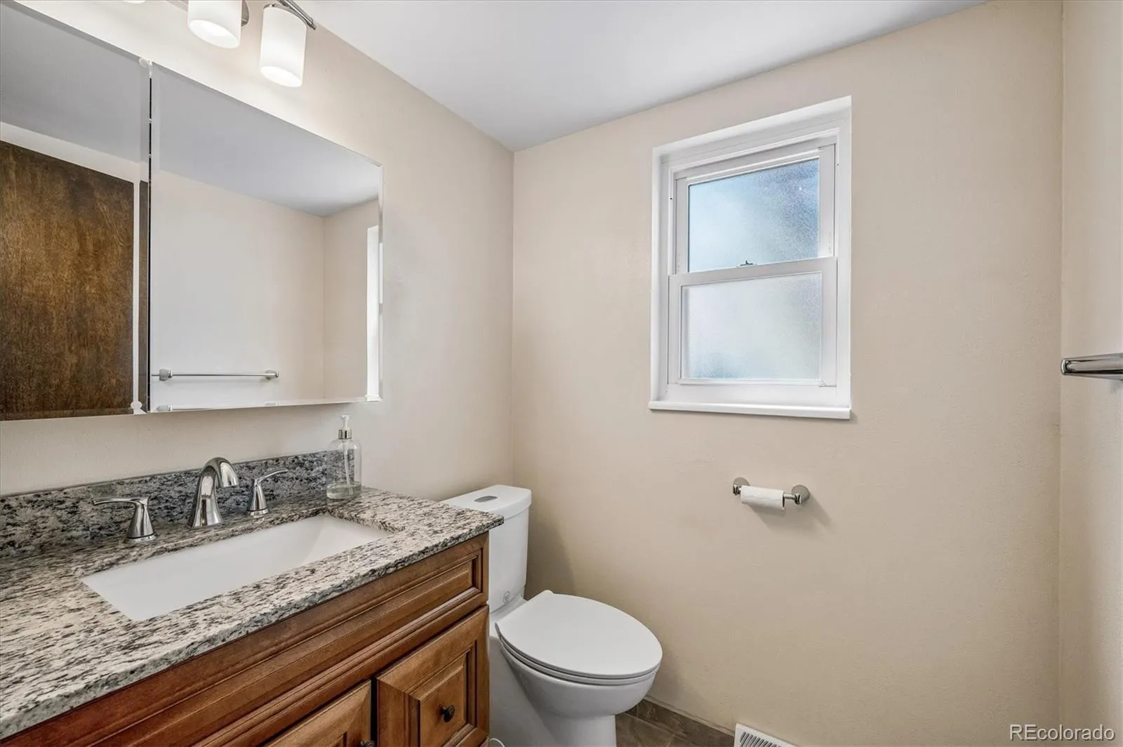 6230 W Fairview Avenue Littleton CO 80128 MLS #REC3649691 04292026135022 1600 12