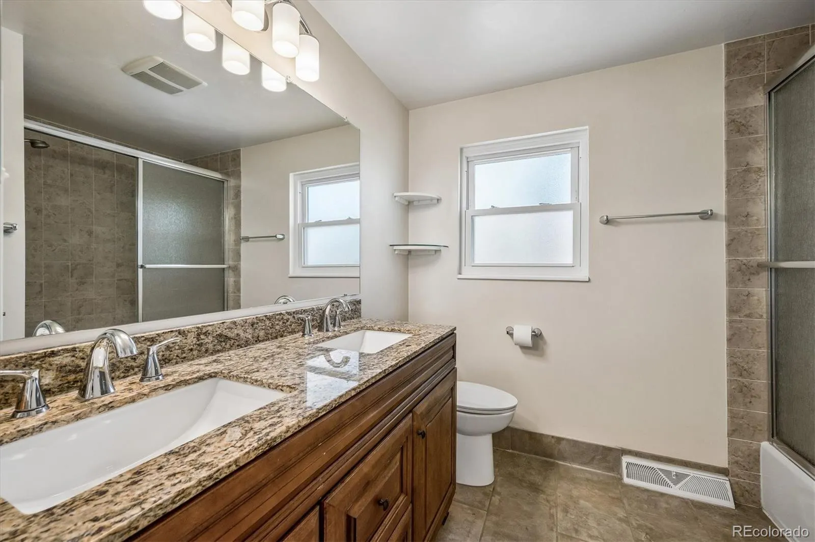 6230 W Fairview Avenue Littleton CO 80128 MLS #REC3649691 04292026135022 1600 19