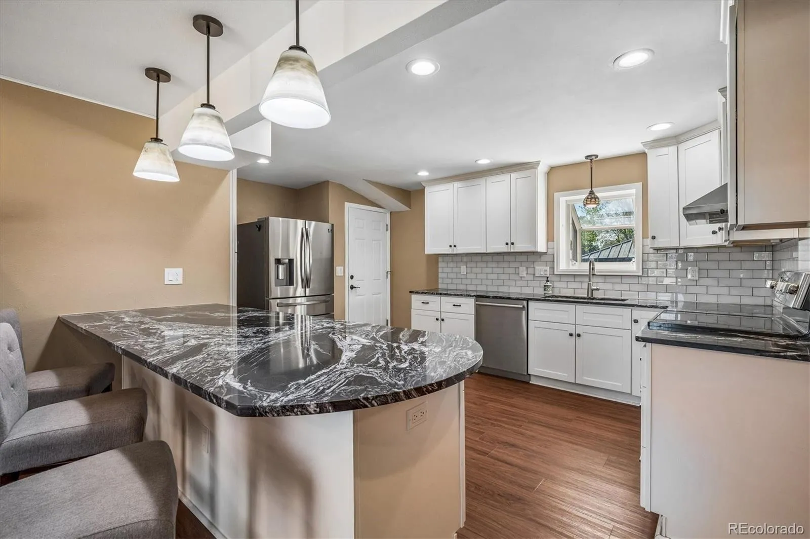 6230 W Fairview Avenue Littleton CO 80128 MLS #REC3649691 04292026135022 1600 4