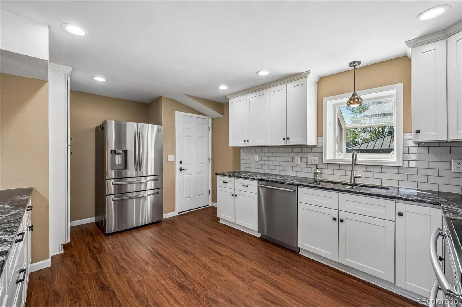 6230 W Fairview Avenue Littleton CO 80128 MLS #REC3649691 04292026135022 1600 5