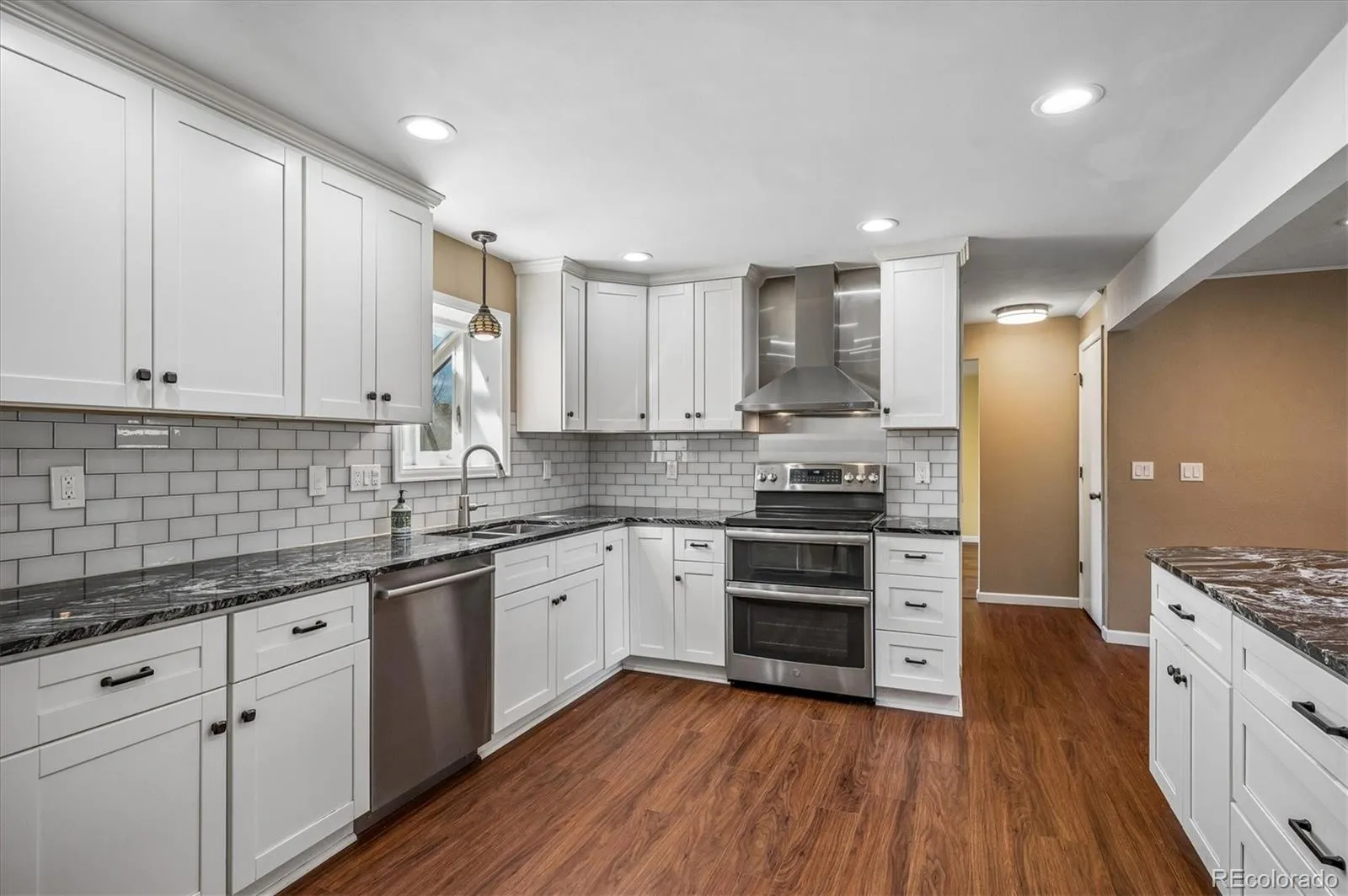 6230 W Fairview Avenue Littleton CO 80128 MLS #REC3649691 04292026135022 1600 7