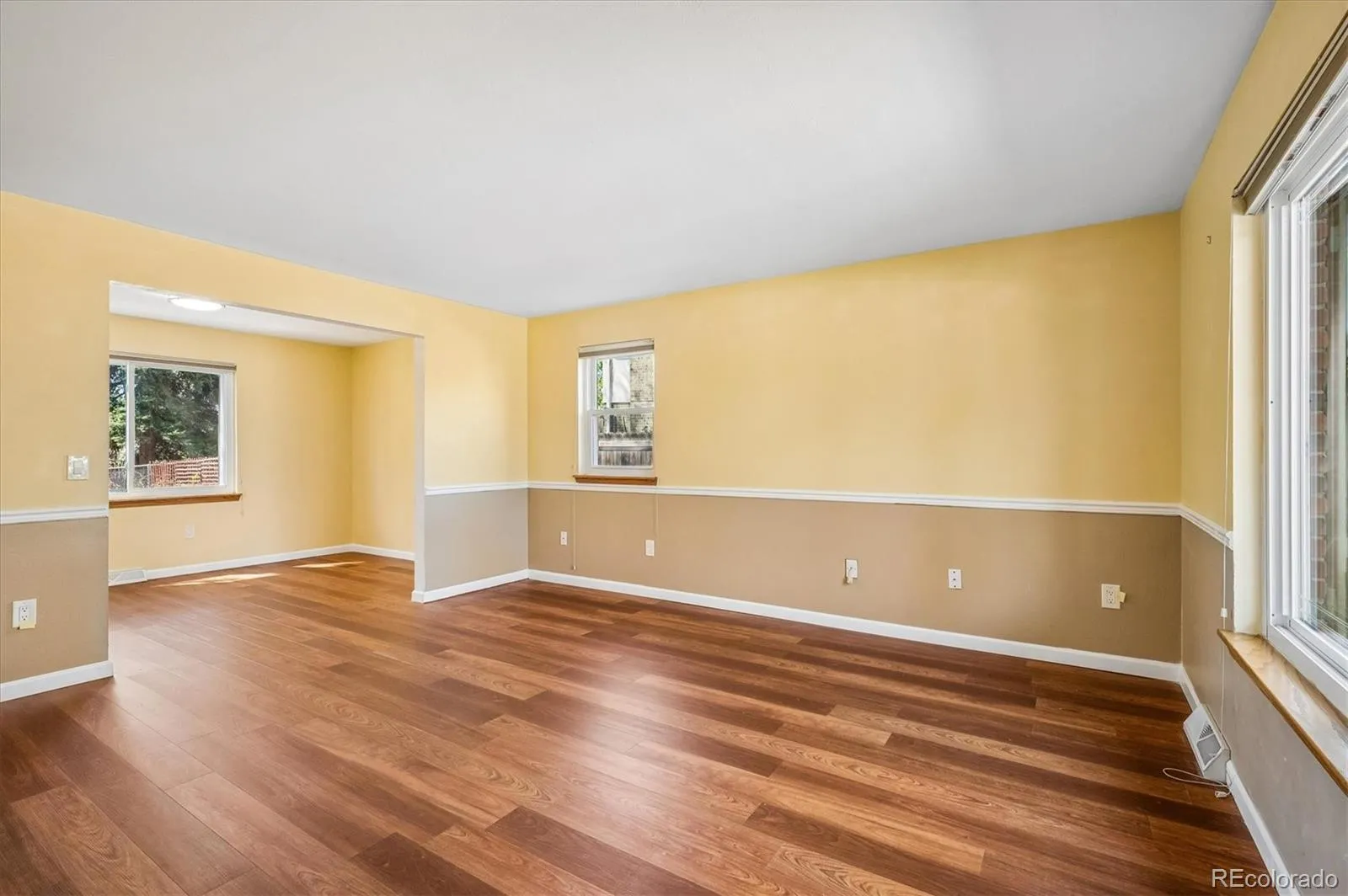 6230 W Fairview Avenue Littleton CO 80128 MLS #REC3649691 04292026135022 1600 8