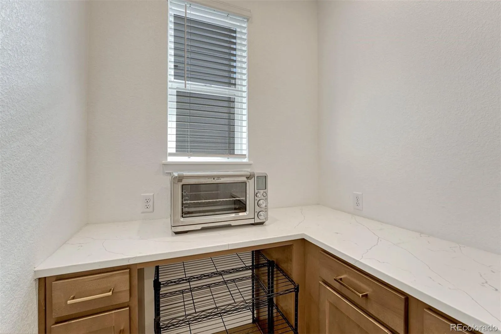 8673 Middle Fork Street Littleton CO 80125 | MLS #REC3655489 04302026001807 1600 11